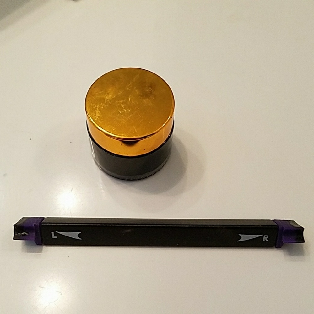 Wing liner stamp
